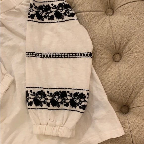 American Eagle Off-Shoulder Top - Picture 3 of 3